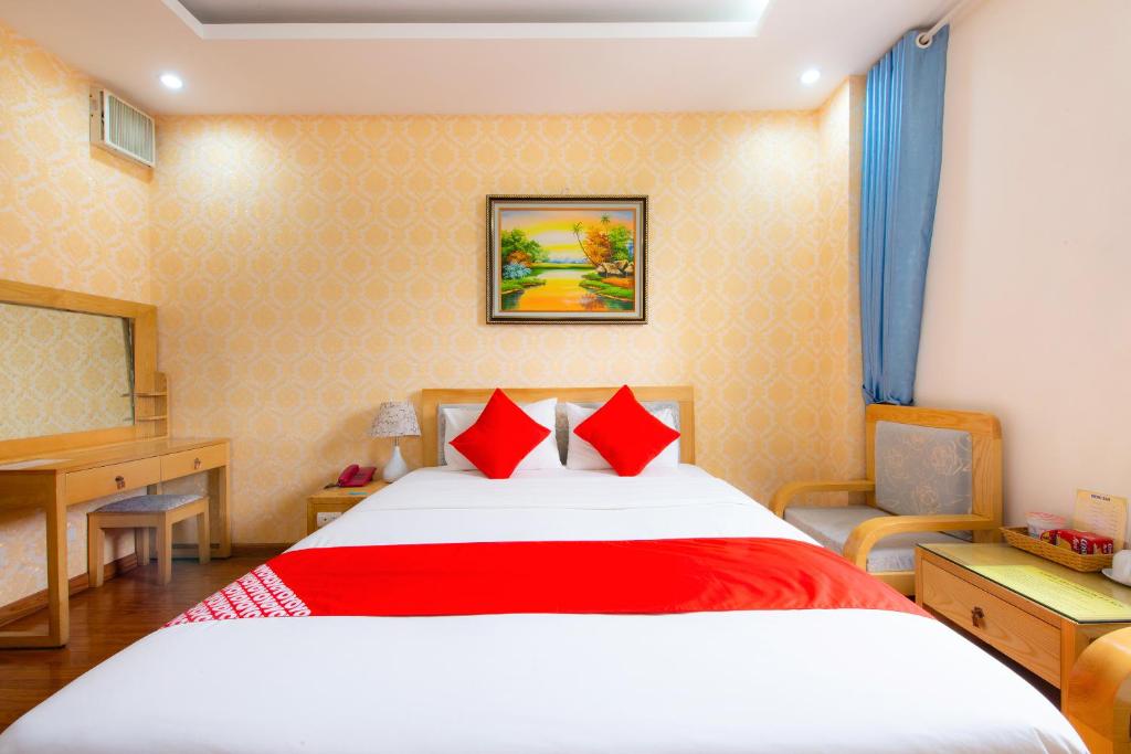 Двухместный (Улучшенный двухместный номер с 1 кроватью) отеля OYO 191 Dragon Hotel, Ханой