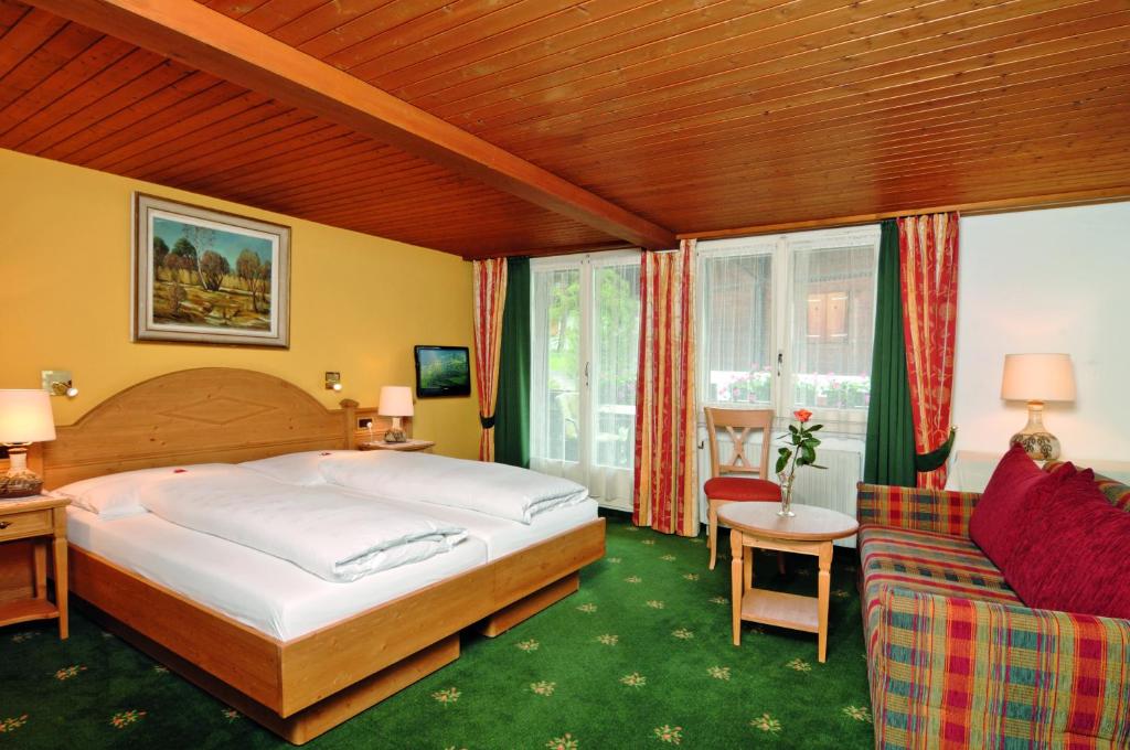 Двухместный (Улучшенный двухместный номер с 1 кроватью) отеля Hotel Gletschergarten, Гриндельвальд