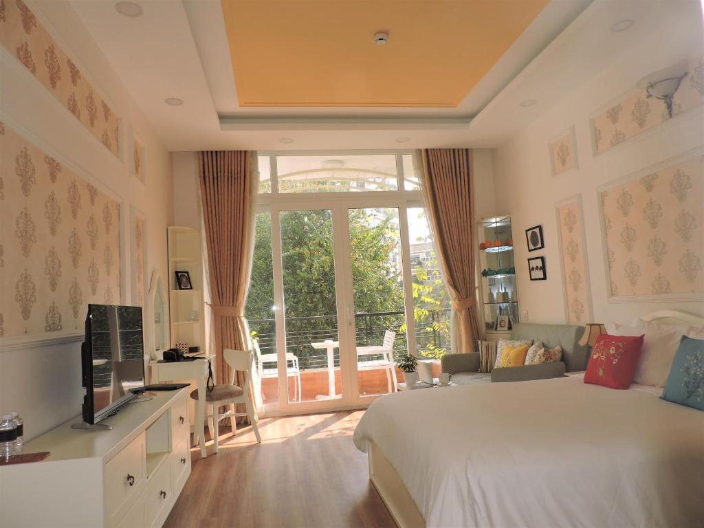 Сьюит (Junior Suite with Garden View Balcony + Free Laundry) отеля Chez Mimosa, Хошимин