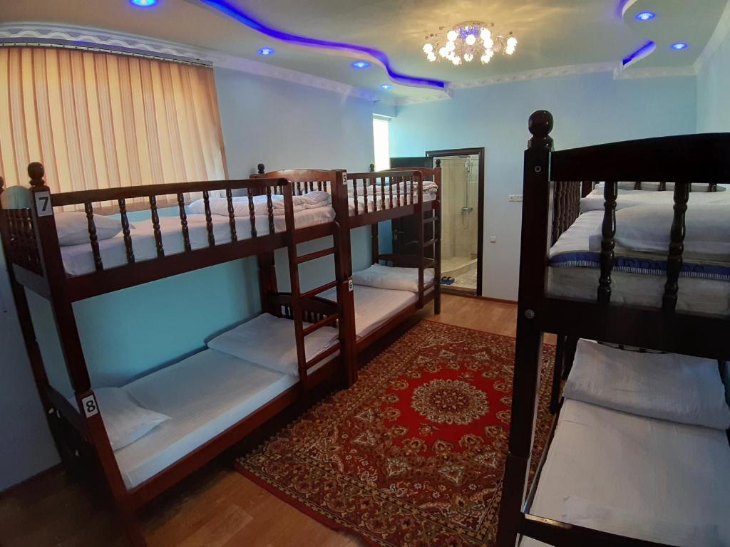Номер (Кровать в 8-местном общем номере для мужчин и женщин с собственной ванной комнатой) хостела CITY, Душанбе