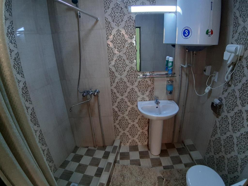 Двухместный (Двухместный номер с 2 отдельными кроватями и собственной ванной комнатой) хостела CITY, Душанбе
