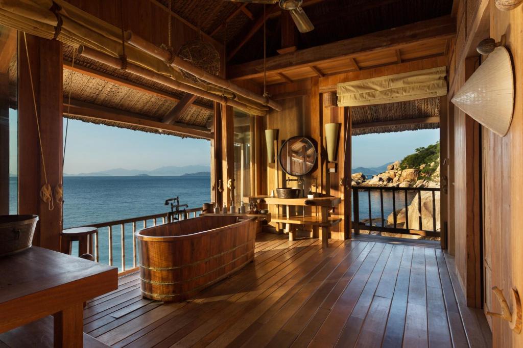 Сьюит (Вилла с бассейном, на вершине холма) курортного отеля Six Senses Ninh Van Bay, Нячанг