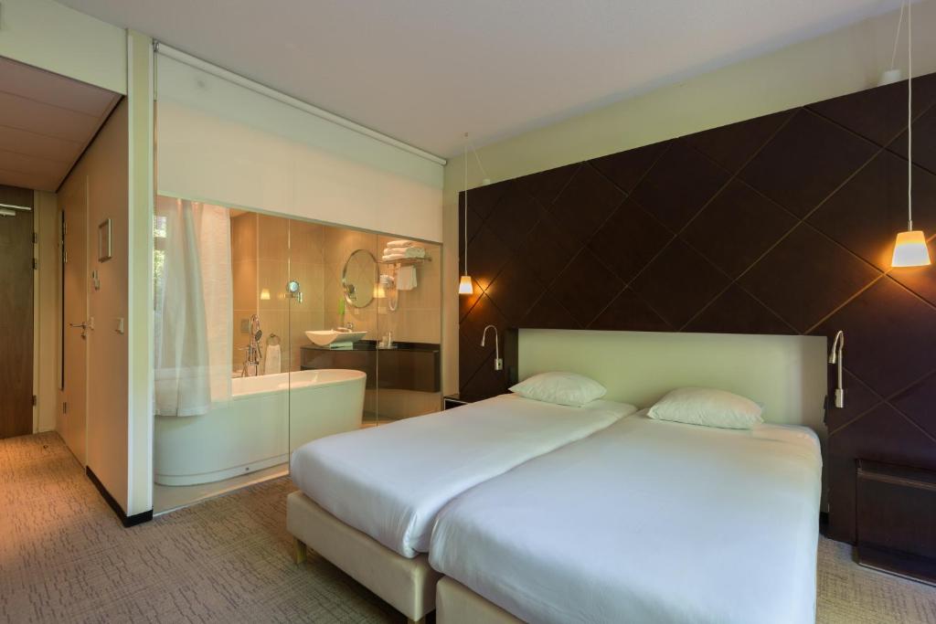 Двухместный (Двухместный номер «Комфорт» с 1 кроватью и ванной) отеля Golden Tulip Jagershorst Eindhoven, Эйндховен