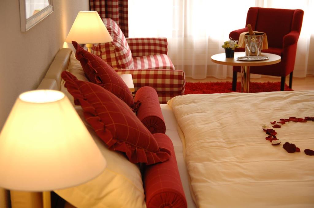 Двухместный (Улучшенный двухместный номер с 1 кроватью) отеля Boutique Chalet-Hotel Beau-Site, Адельбоден