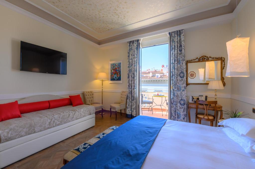 Двухместный (Двухместный номер Делюкс с 1 кроватью или 2 отдельными кроватями и балконом) отеля Hotel Kraft, Флоренция