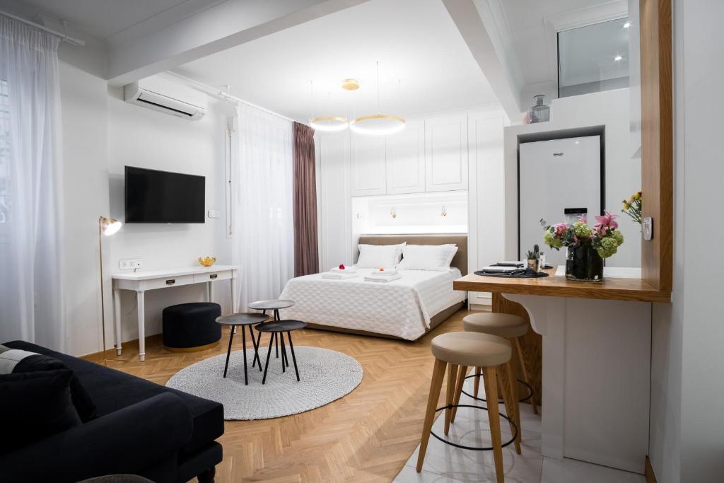 Апартаменты (Superior Apartment - Annex Building (Semi-basement)), Sir Athens