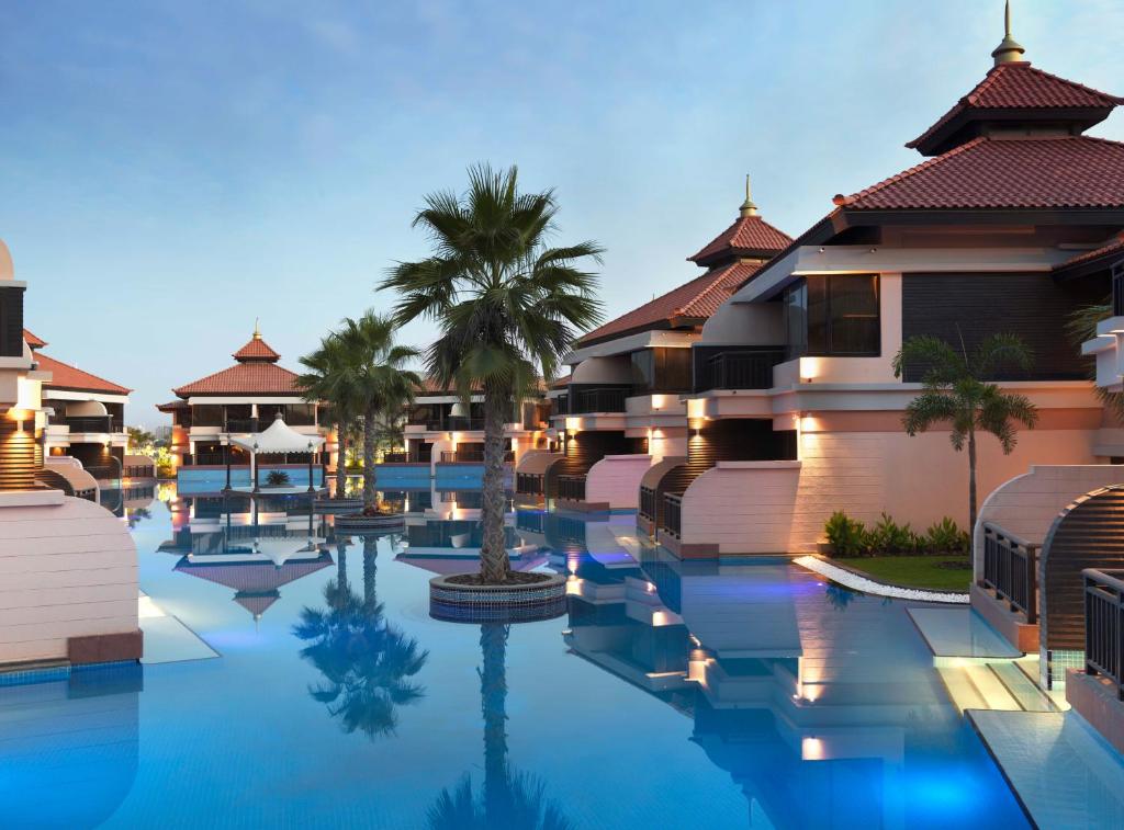 Двухместный (Номер Делюкс с видом на лагуну) курортного отеля Anantara The Palm Dubai Resort, Дубай