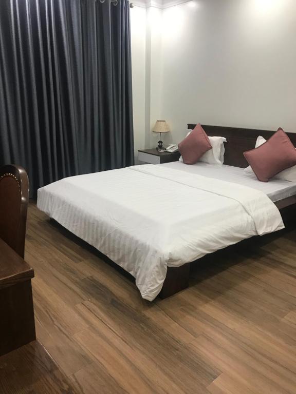 Двухместный (Стандартный номер с кроватью размера «king-size») отеля KiM Hotel, Ханой