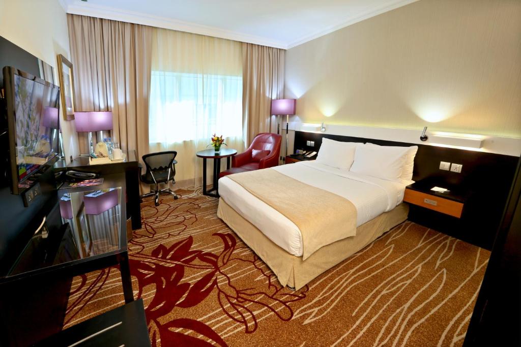 Двухместный (Представительский номер с кроватью размера «queen-size») отеля Holiday Inn Down Town, Дубай