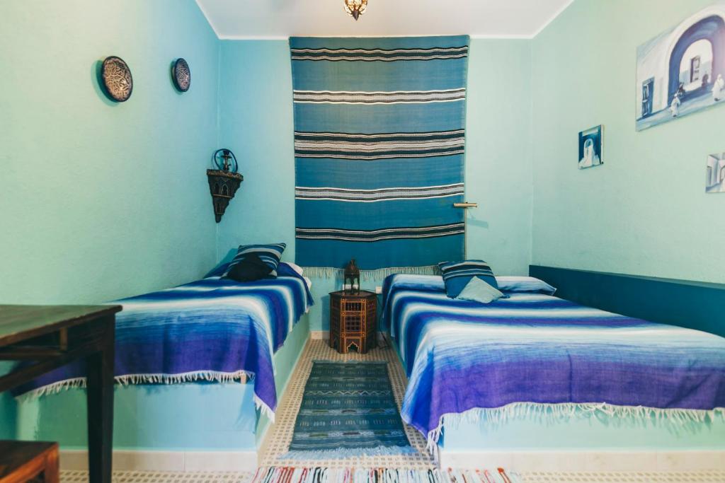 Двухместный (Двухместный номер с двуспальной кроватью и дополнительной кроватью) гостевого дома El Riad Andaluz, Малага