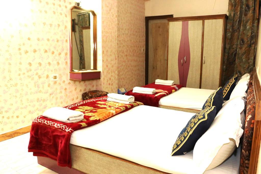 Двухместный (Стандартный двухместный номер с 1 кроватью и вентилятором) отеля Hotel Maharaja, Нью-Дели