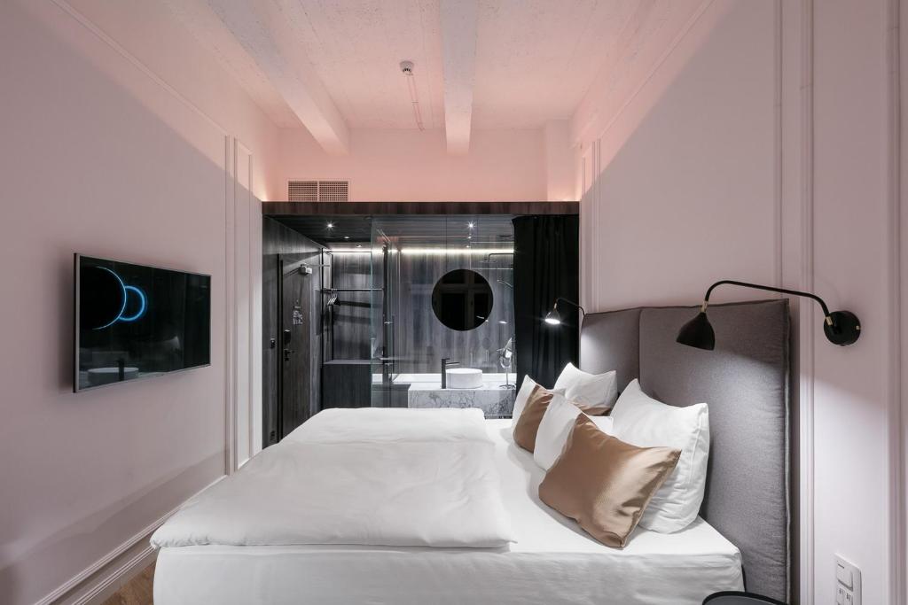 Двухместный (Стандартный двухместный номер с 1 кроватью или 2 отдельными кроватями) отеля Pytloun Boutique Hotel Prague, Прага