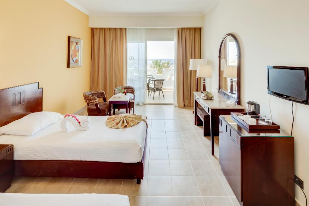 Одноместный (Стандартный одноместный номер с видом на море) отеля Coral Sun Beach, Сафага