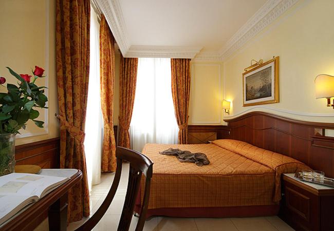 Двухместный (Улучшенный двухместный номер с 1 кроватью или 2 отдельными кроватями) отеля Hotel Hiberia, Рим