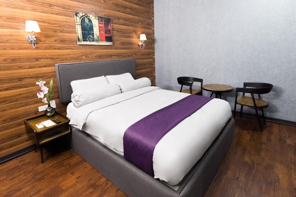 Двухместный (Улучшенный двухместный номер с 1 кроватью) отеля Axiaa Hotel, Манила