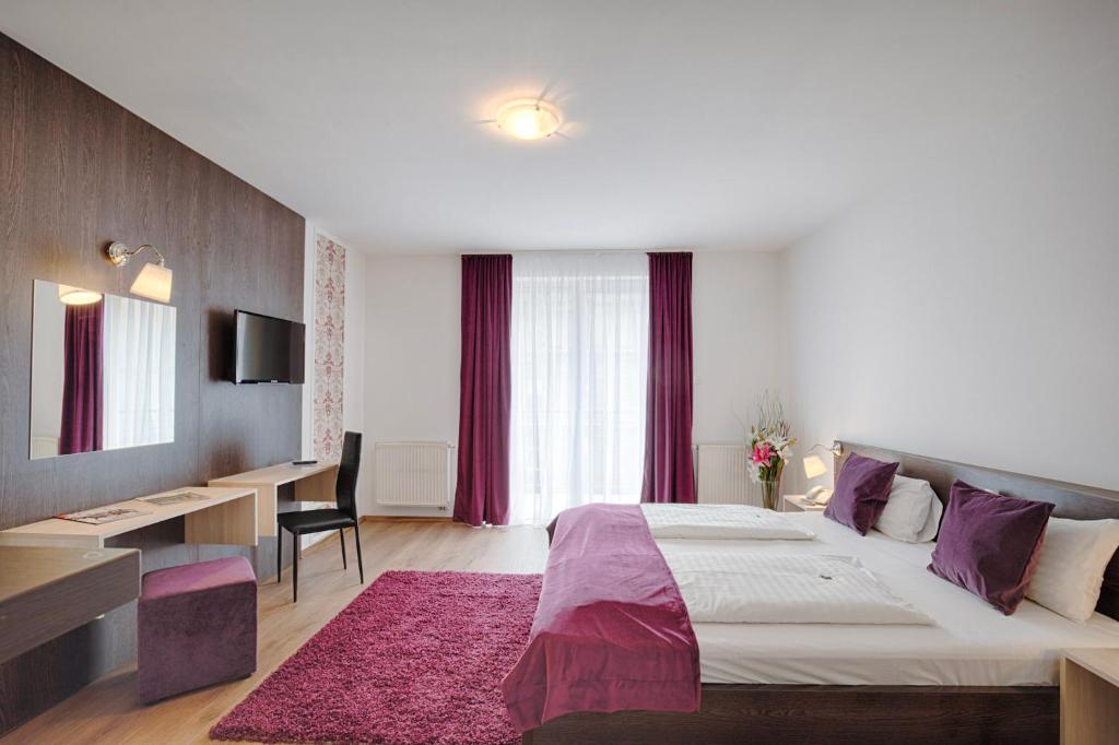 Двухместный (Большой двухместный номер с 1 кроватью) отеля Triple M Hotel, Будапешт
