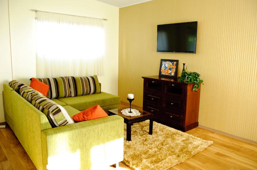 Двухместный (Двухместный номер Делюкс с 1 кроватью и ванной) апарт-отеля Embrace Guestrooms & Apartments, Пярну
