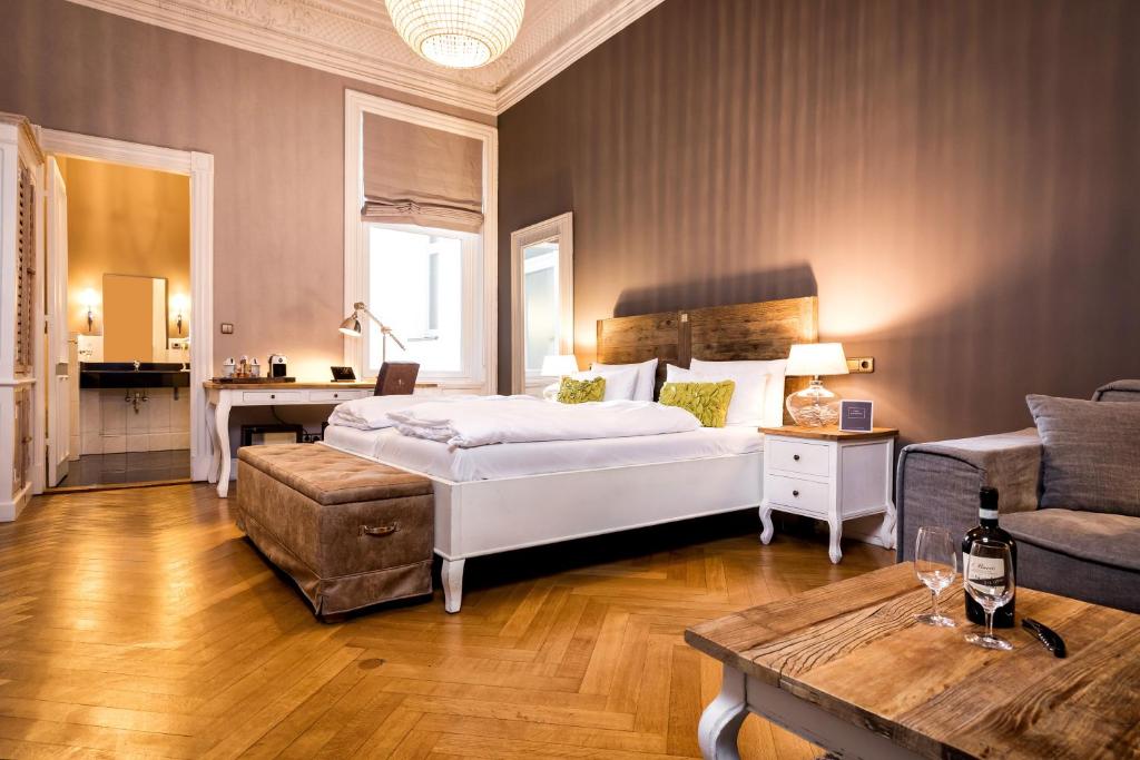 Двухместный (Двухместный номер Делюкс с 1 кроватью и видом во внутренний двор) отеля Hotel Alsterblick, Гамбург