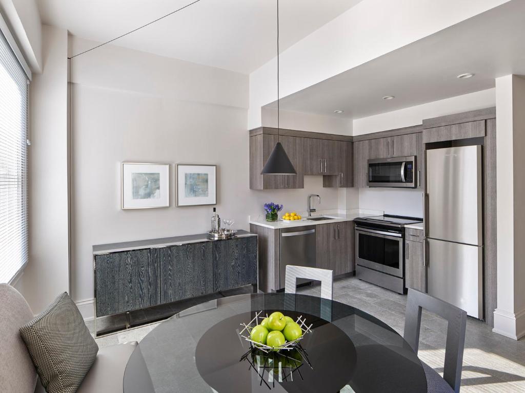 Сьюит (Grand Premium One Bedroom Residence), AKA Rittenhouse Square