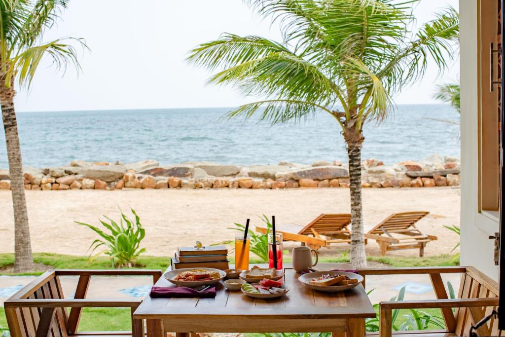 Сьюит (Номер-студио с видом на океан) курортного отеля Hula Hula Beachfront Phu Quoc, Дуонг-Донг