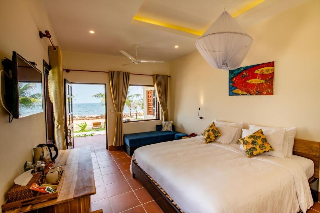 Номер (Бунгало - С видом на пляж) курортного отеля Hula Hula Beachfront Phu Quoc, Дуонг-Донг