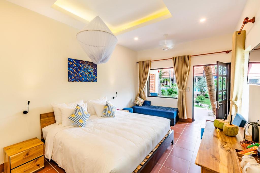 Двухместный (Двухместный номер с 1 кроватью и видом на бассейн) курортного отеля Hula Hula Beachfront Phu Quoc, Дуонг-Донг