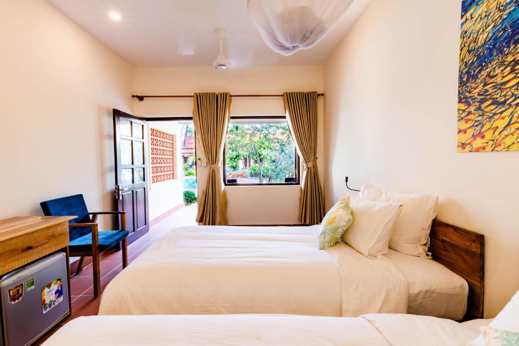Двухместный (Двухместный номер с 2 отдельными кроватями и видом на бассейн) курортного отеля Hula Hula Beachfront Phu Quoc, Дуонг-Донг