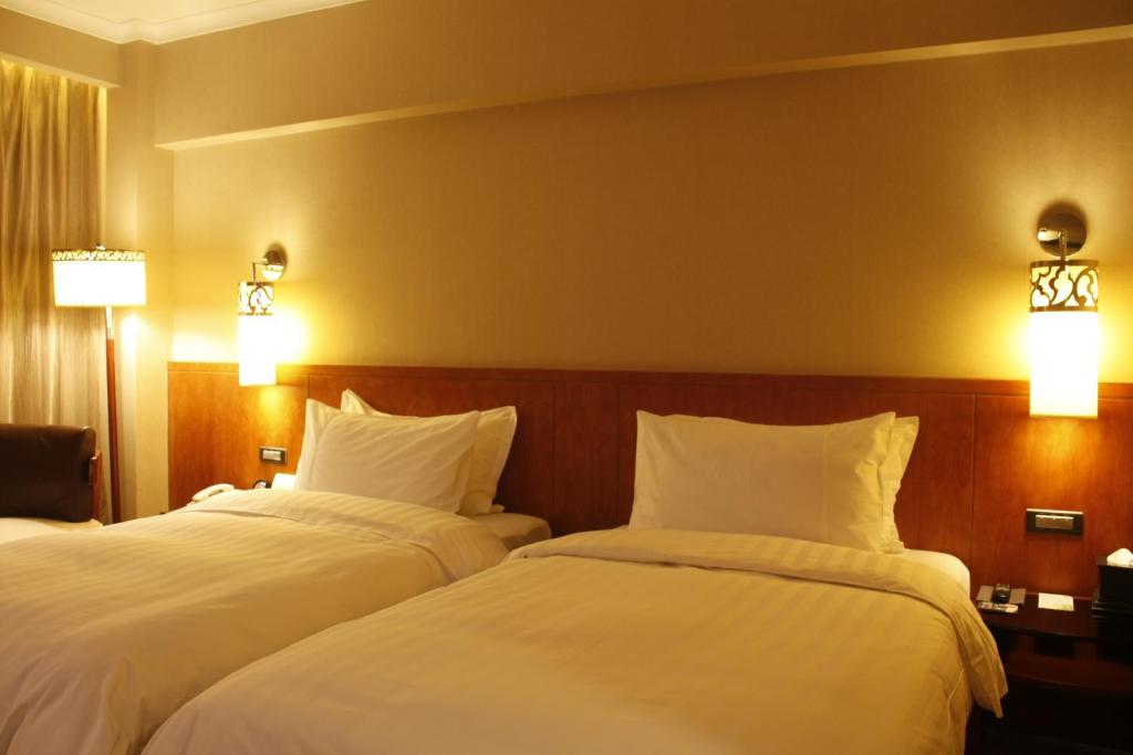 Двухместный (Улучшенный двухместный номер с 2 отдельными кроватями) отеля Grand Noble Hotel Xi’an, Сиань