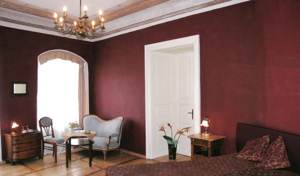 Двухместный (Улучшенный двухместный номер с 1 кроватью) отеля Chateau GrandCastle, Липтовски-Микулаш