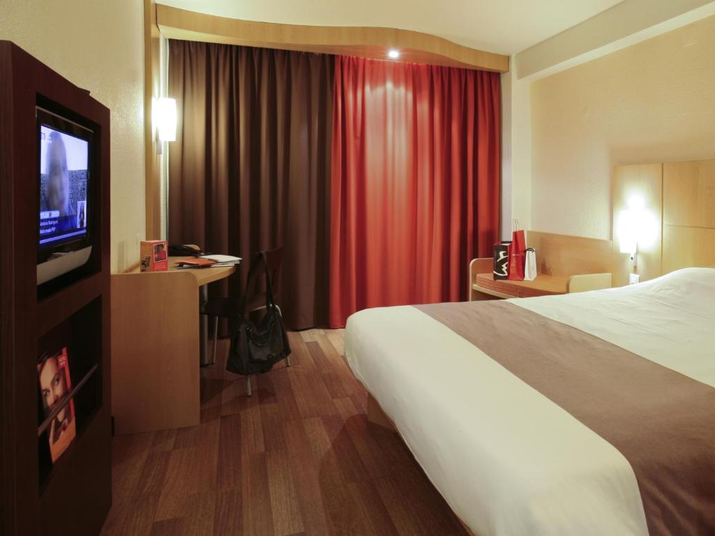 Двухместный (Стандартный двухместный номер с 1 кроватью) отеля Hotel ibis Braga, Брага