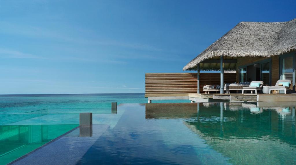 Сьюит (Резиденция над водой с 1 спальней и бассейном) курортного отеля Vakkaru Maldives, Ваккару