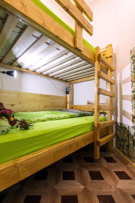 Двухместный (Двухместный номер с 2 отдельными кроватями и общей ванной комнатой) хостела Hostel Put Svile, Суботица
