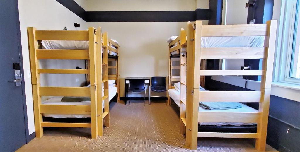 Номер (Кровать в общем 4-местном номере «Премиум» для мужчин), HI Chicago Hostel