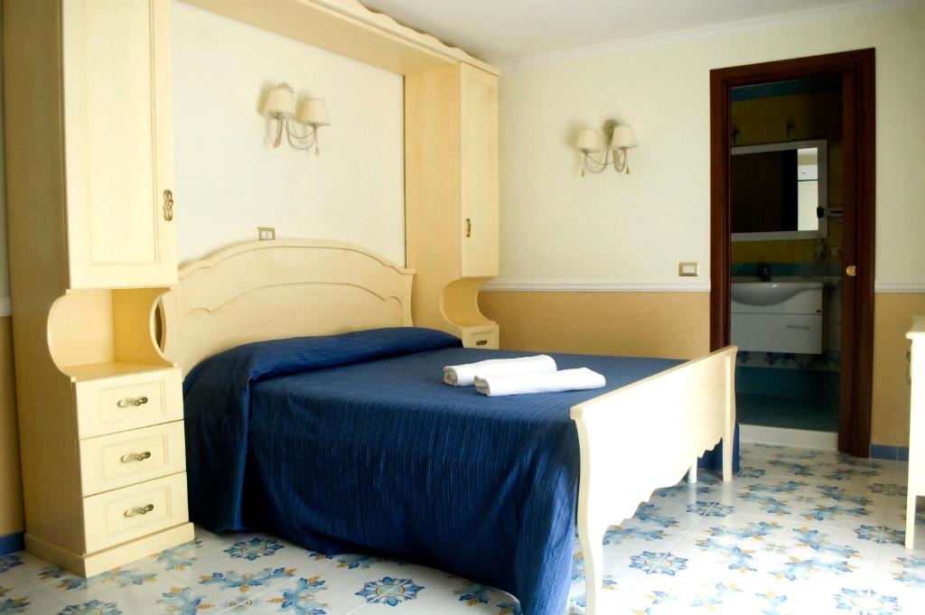 Двухместный (Двухместный номер с 1 кроватью и дополнительной кроватью, живопиный вид) отеля Bed & Breakfast Medea, Неаполь