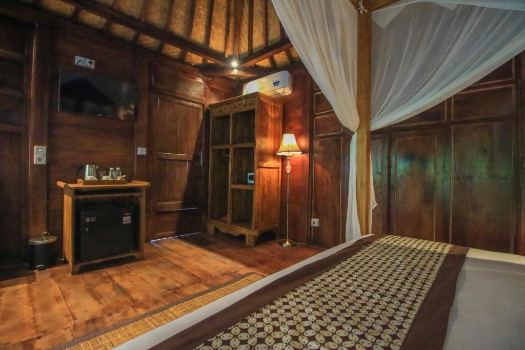 Номер (Unique Joglo Villa with Pool View), Ari Cottages Ubud