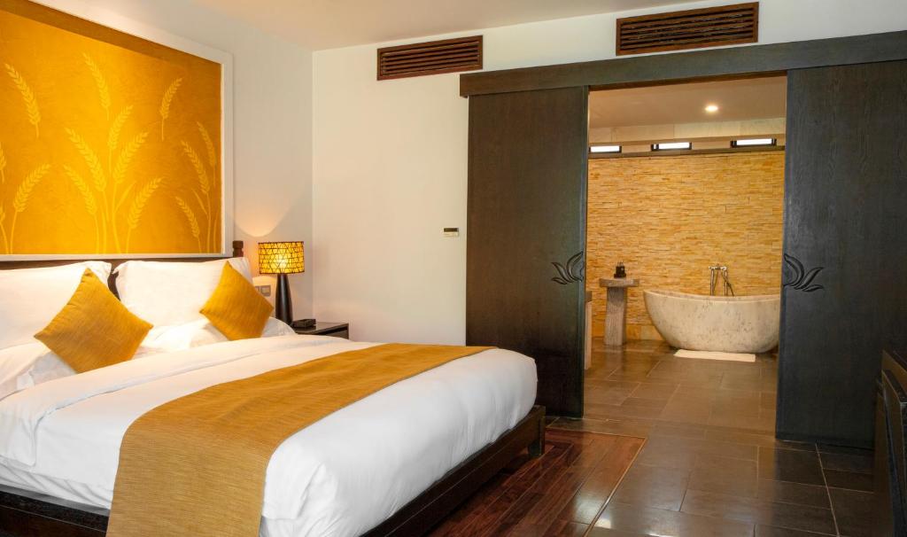 Двухместный (Номер Делюкс с 1 кроватью размера «king-size») курортного отеля Amiana Resort and Villas Nha Trang, Нячанг