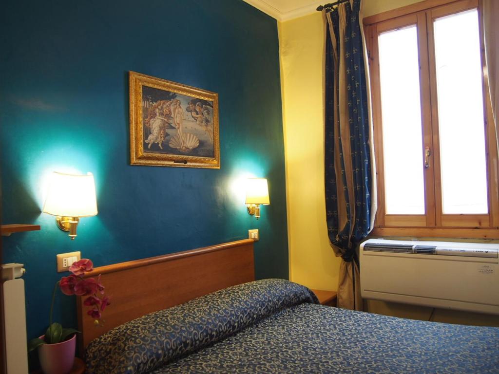 Двухместный (Двухместный номер эконом-класса с 1 кроватью или 2 отдельными кроватями) отеля Hotel Santa Croce, Флоренция