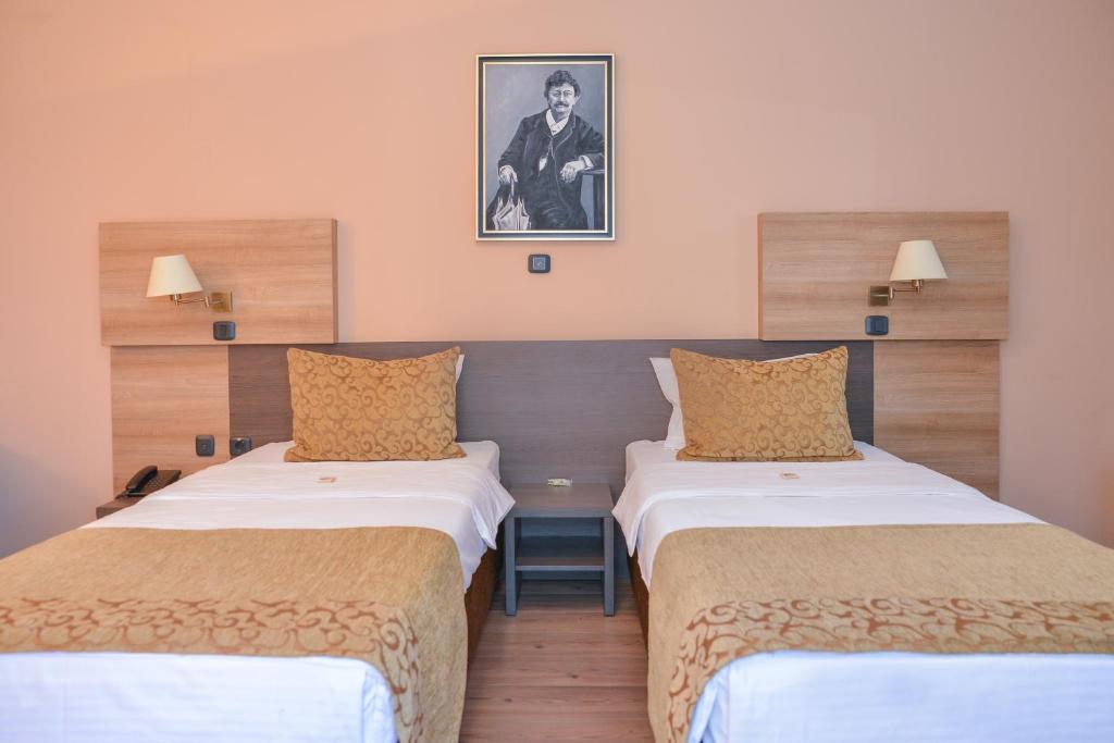 Двухместный (Улучшенный двухместный номер с 2 отдельными кроватями) отеля Hotel Hill, Ягодина