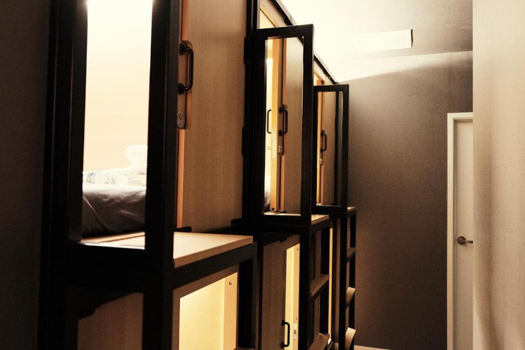 Номер (8-Bed Female Dormitory Room), THE CAPSULE Myeongdong