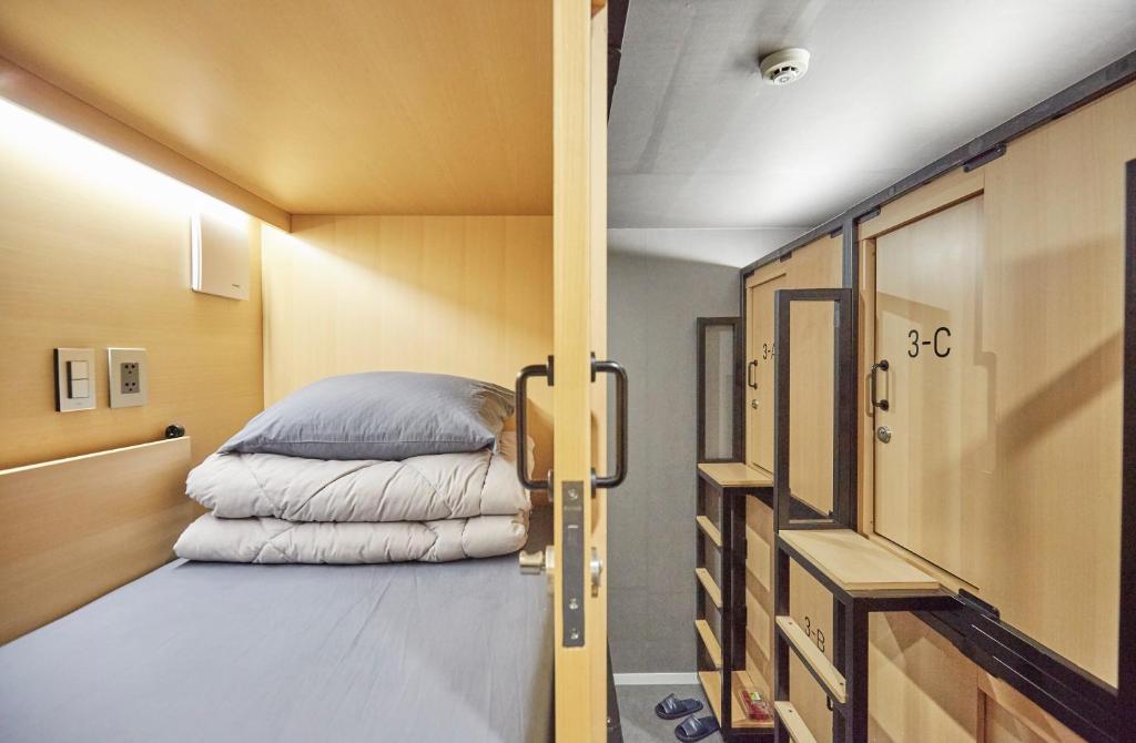 Номер (8-Bed Female Dormitory Room), THE CAPSULE Myeongdong