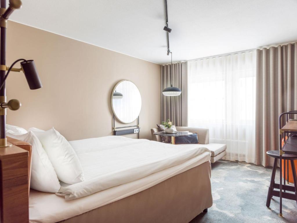 Двухместный (Улучшенный номер с кроватью размера «king-size») отеля Clarion Hotel Winn, Евле