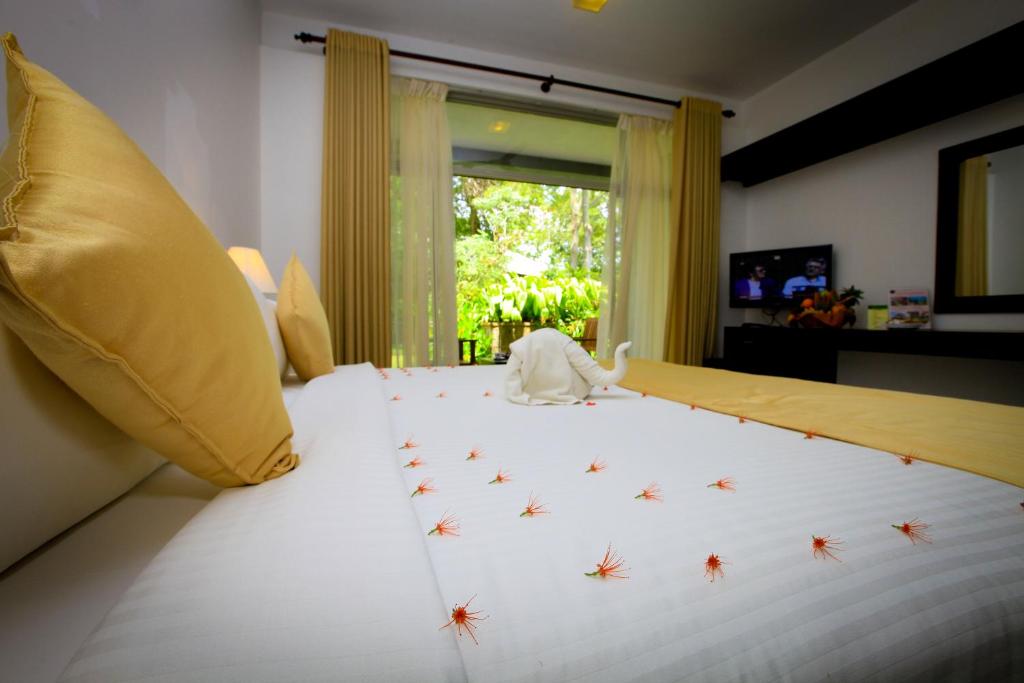Двухместный (Deluxe Double or Twin Room with safari) курортного отеля Grand Udawalawe Safari Resort, Удавалаве