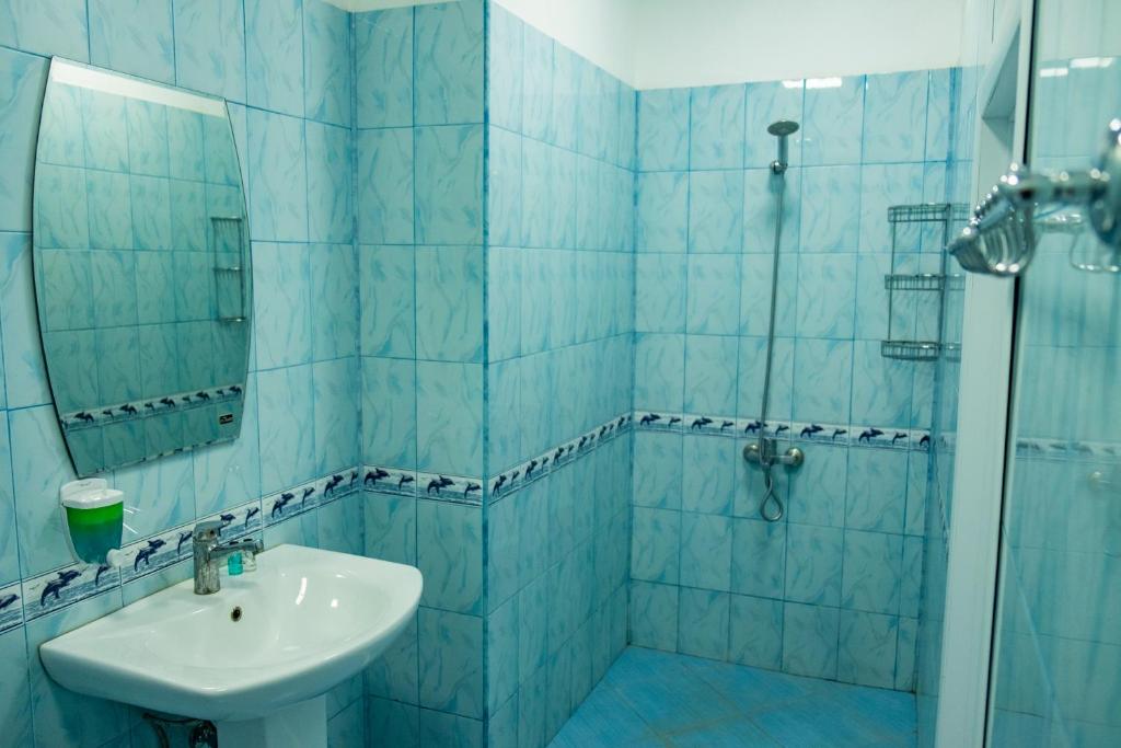Семейный (Cемейный номер с собственной ванной комнатой) хостела Travel Inn, Баку