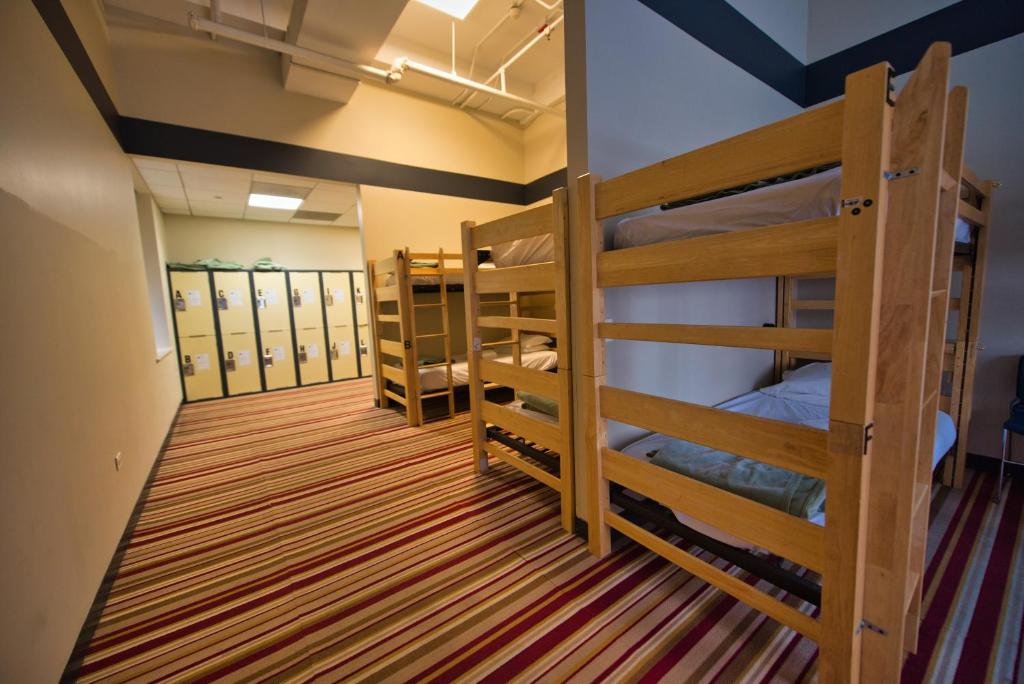 Номер (Кровать в общем 10-местном номере для женщин), HI Chicago Hostel