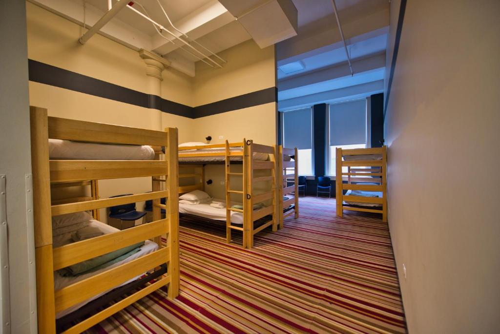 Номер (Кровать в общем 10-местном номере для женщин) хостела HI Chicago Hostel, Чикаго