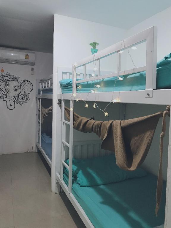 Номер (Спальное место на двухъярусной кровати в общем номере для мужчин и женщин) хостела 1sabai, Бангкок