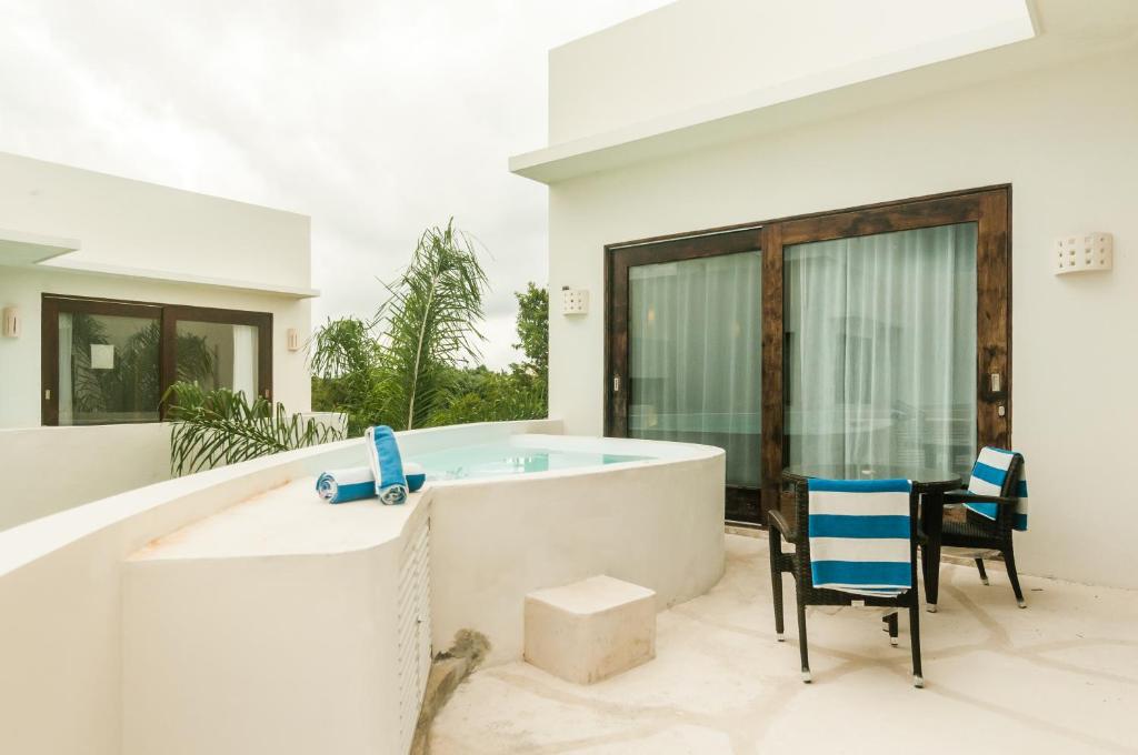 Апартаменты (One-Bedroom Apartment with Private Pool and Jacuzzi), Sexy Villas Tulum Clothing Optional