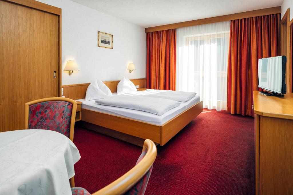Двухместный (Двухместный номер с 1 кроватью и балконом) отеля Hotel Rex, Серфаус