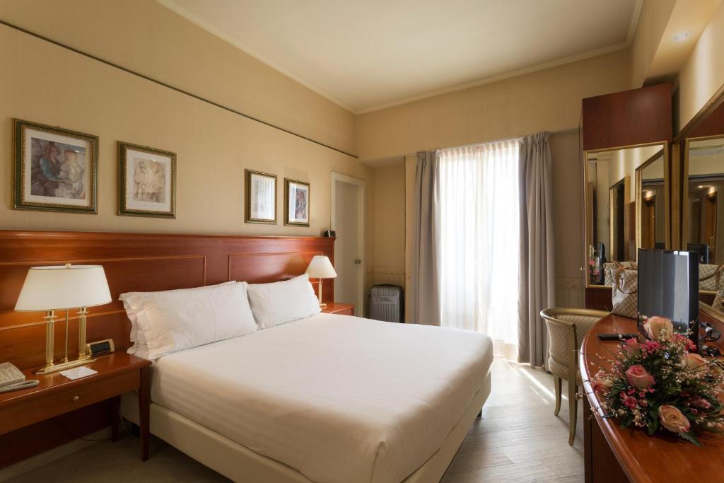 Двухместный (Стандартный номер с балконом) отеля Holiday Inn Rimini Imperiale, Римини