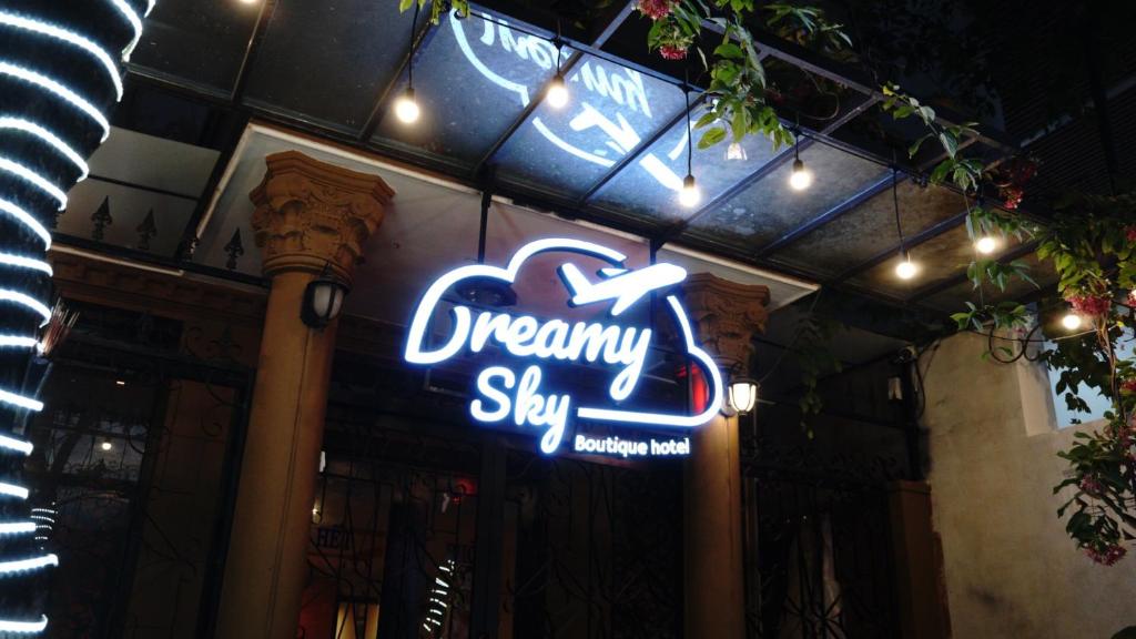 Dreamy Sky - Airport View Boutique Hotel, Дананг